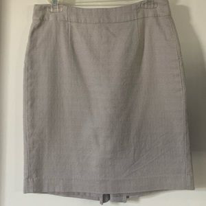 Light gray textured pencil skirt